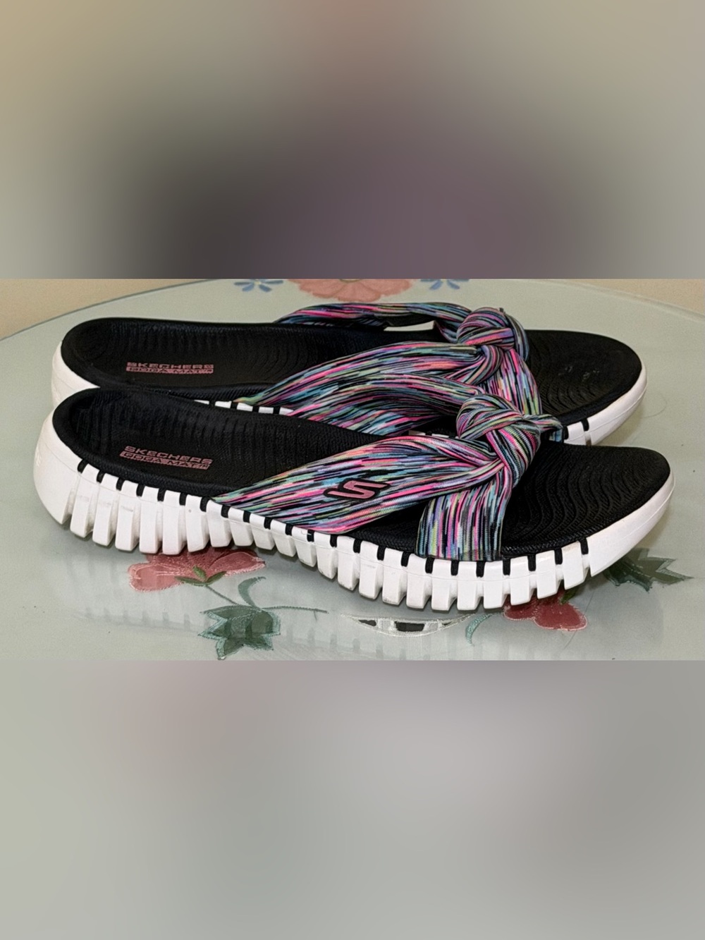 Skechers Women’s Multicolor Goga Mat Slide Sandals Size 8
